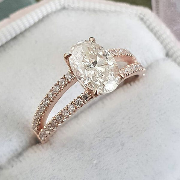 Immoderate Oval Diamond Wedding Ring