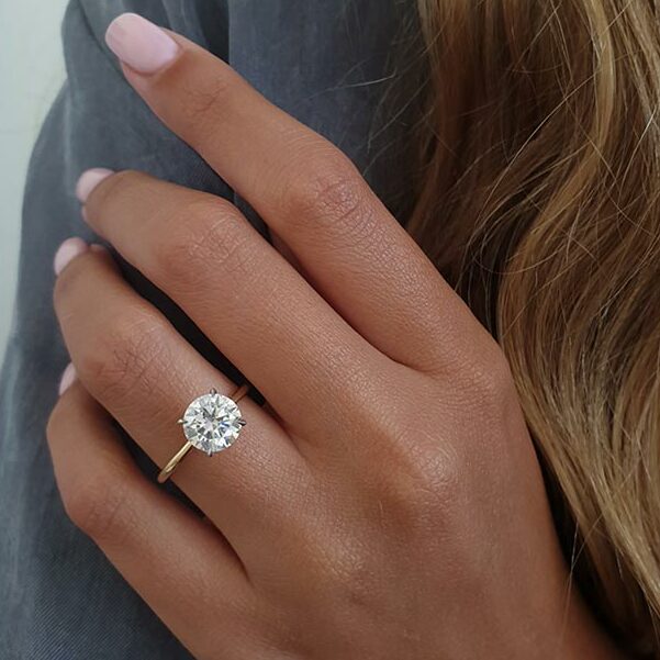 Congenial Round Diamond Wedding Ring