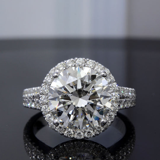 Effervescent Round Diamond Wedding Ring