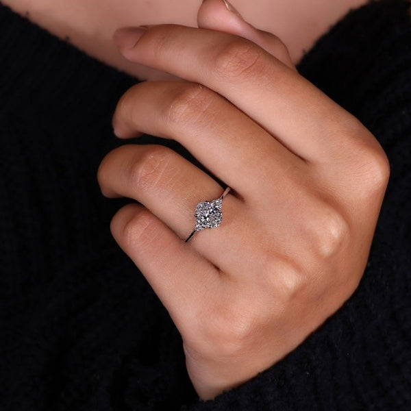 Gracefully Oval Diamond Wedding Ring