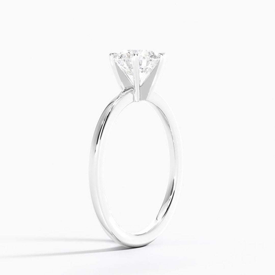 Beauty Round Cut Solitaire Ring