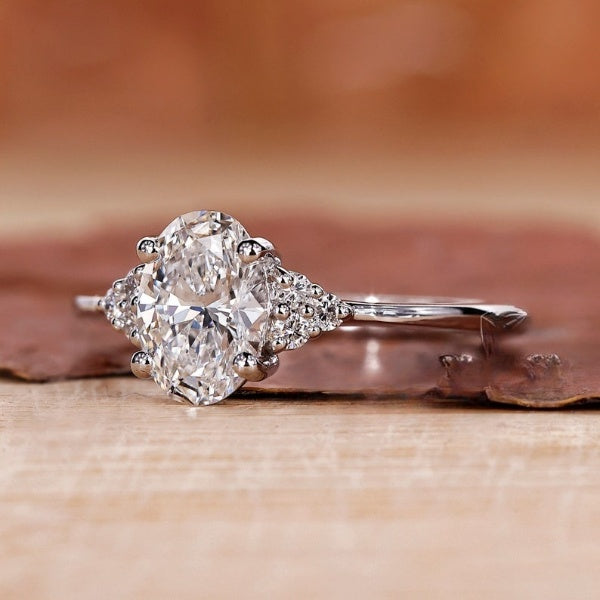 Gracefully Oval Diamond Wedding Ring