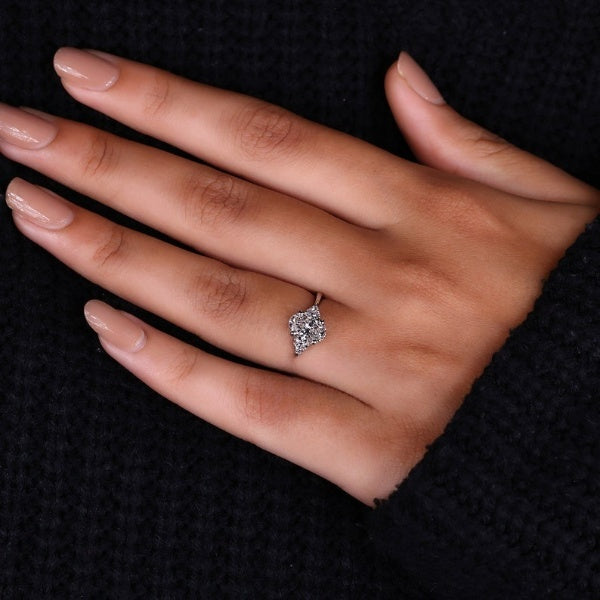 Gracefully Oval Diamond Wedding Ring