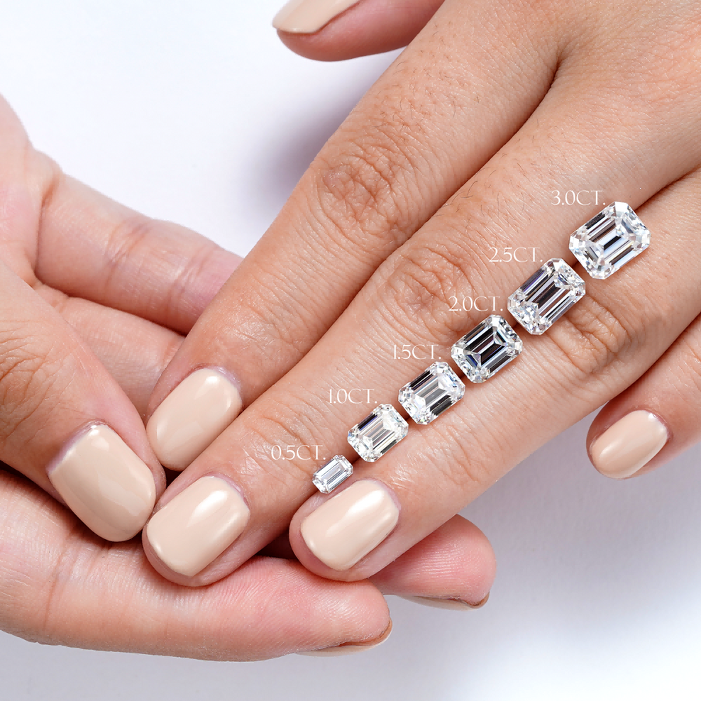 Prettily Emerald Diamond Wedding Ring