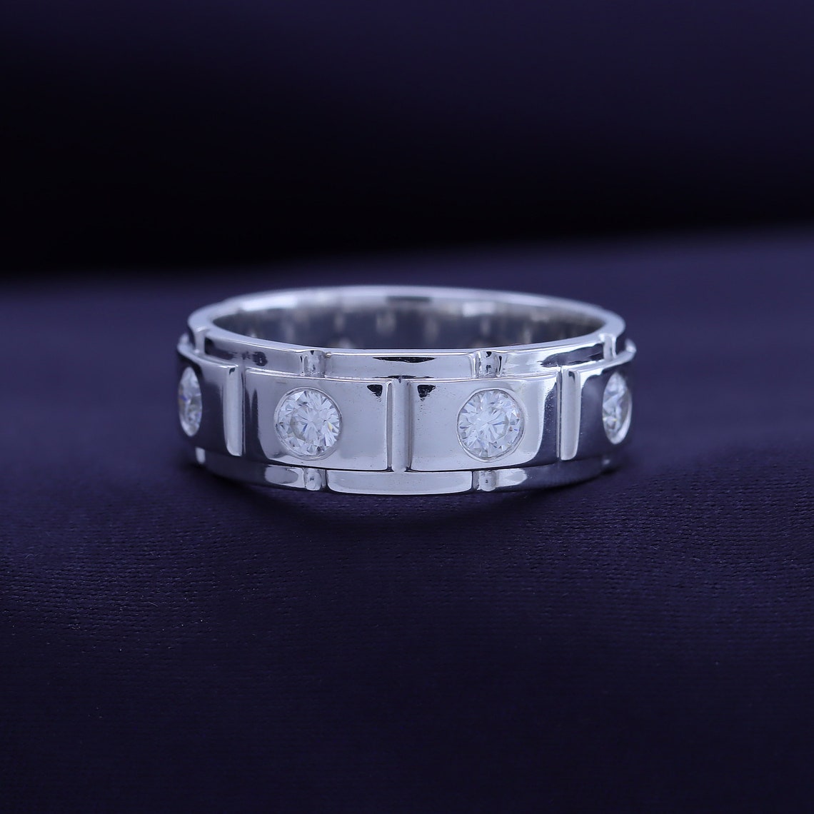 Tantalizing Round Cut Diamond Band