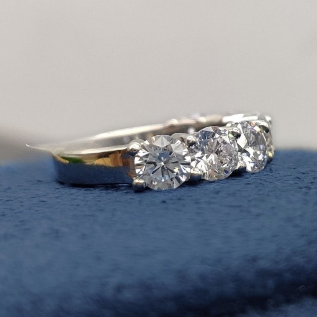 Awesome Round Cut Diamond Band