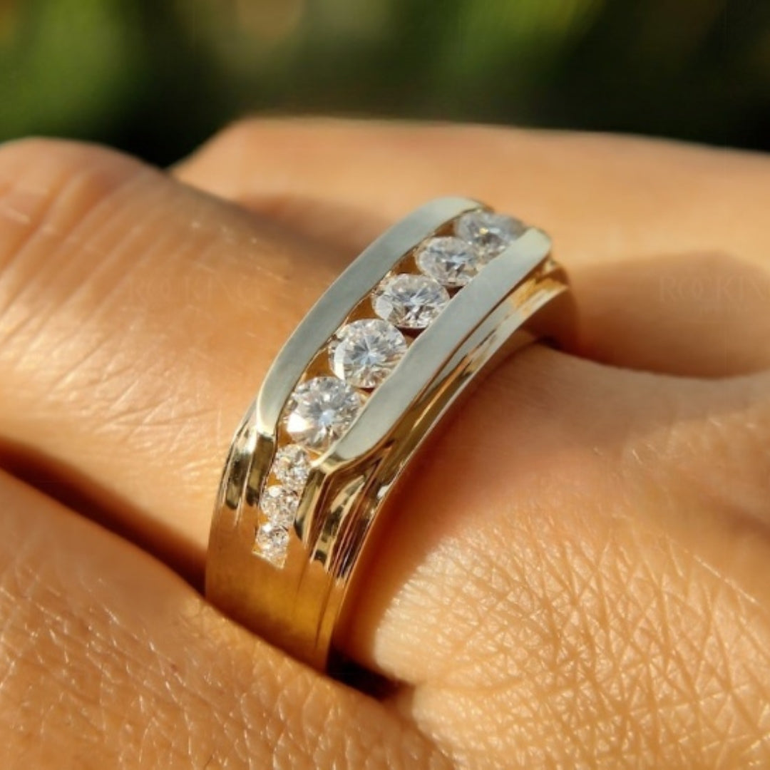 Magnificent Round Cut Diamond Band