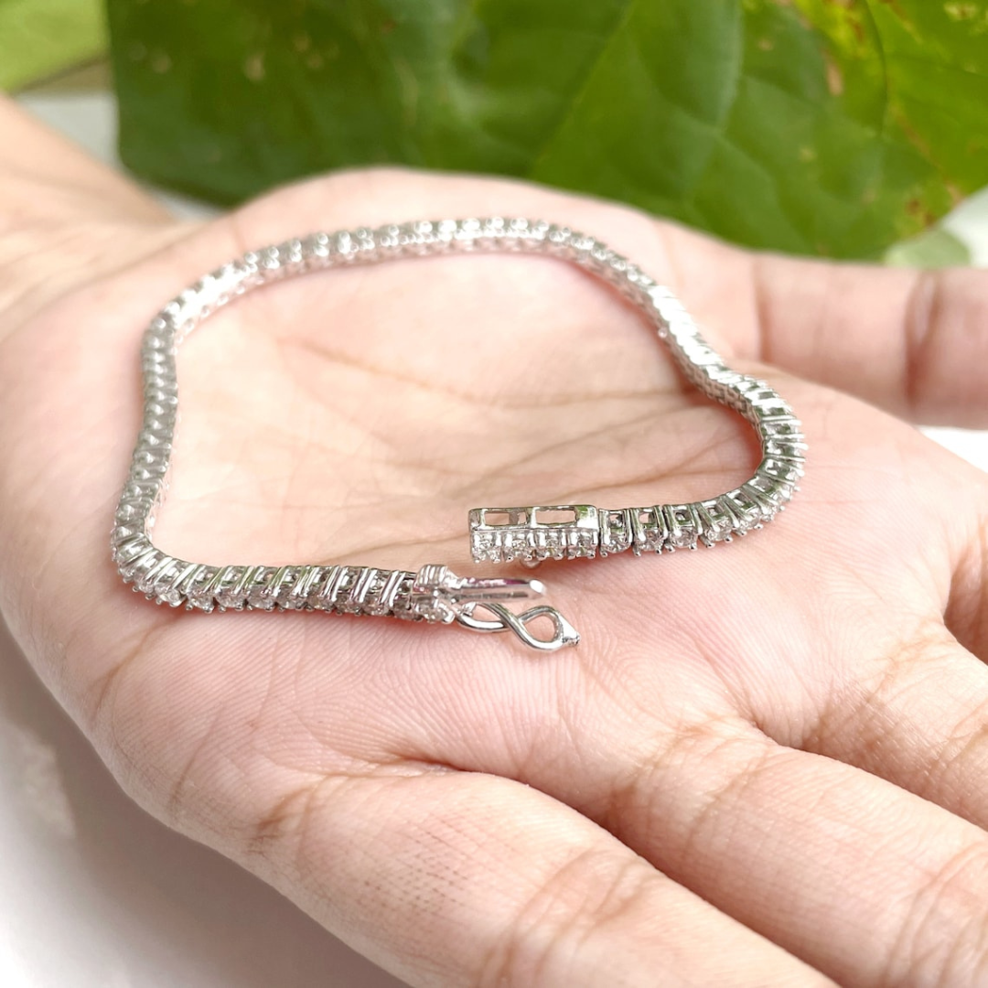 Comely Round Diamond Bracelet