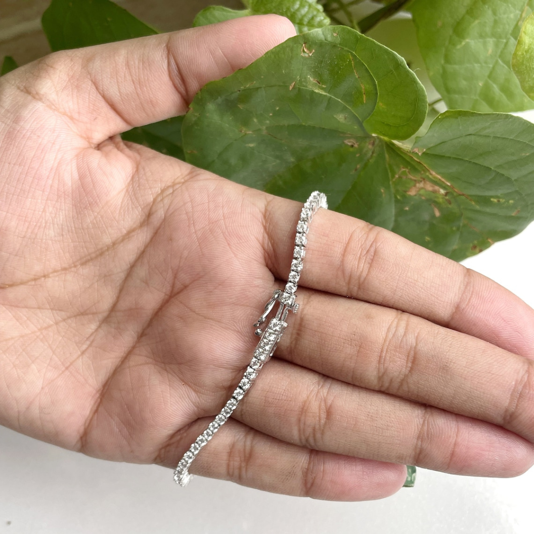 Comely Round Diamond Bracelet