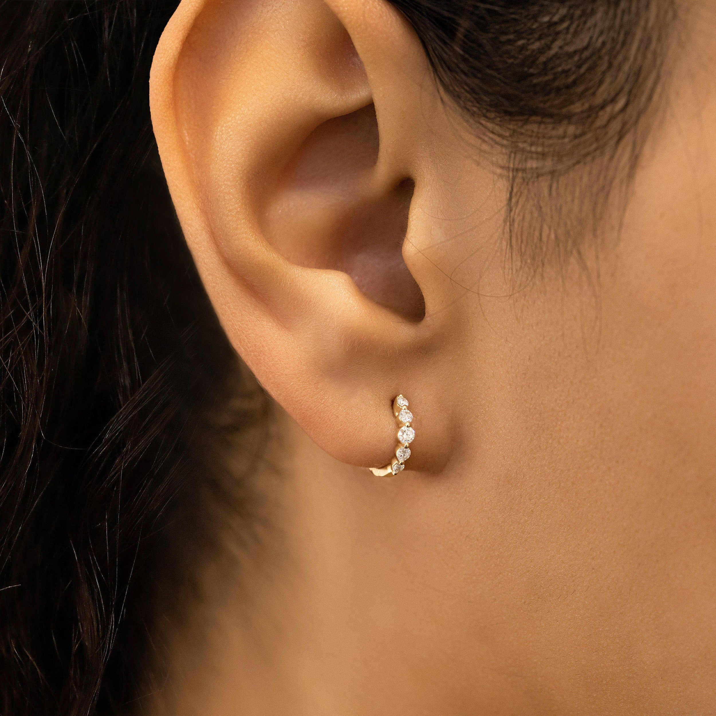 Glossy Round Diamond Earring