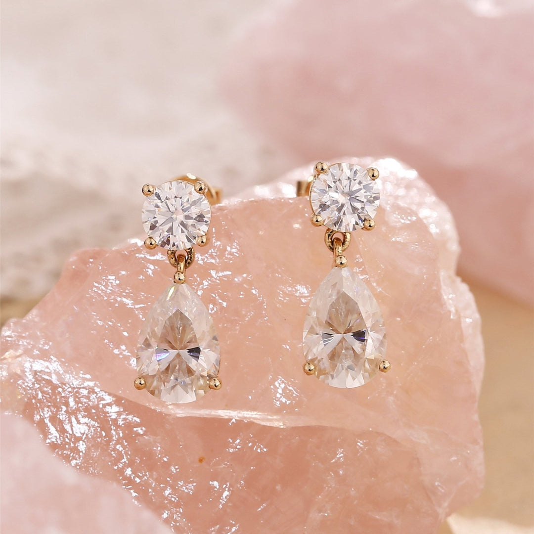 Glowing Pear Diamond Earring