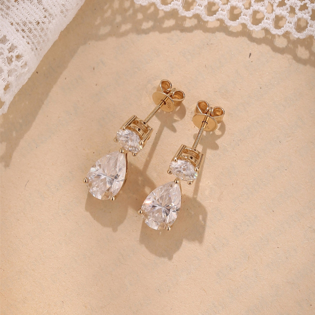 Glowing Pear Diamond Earring