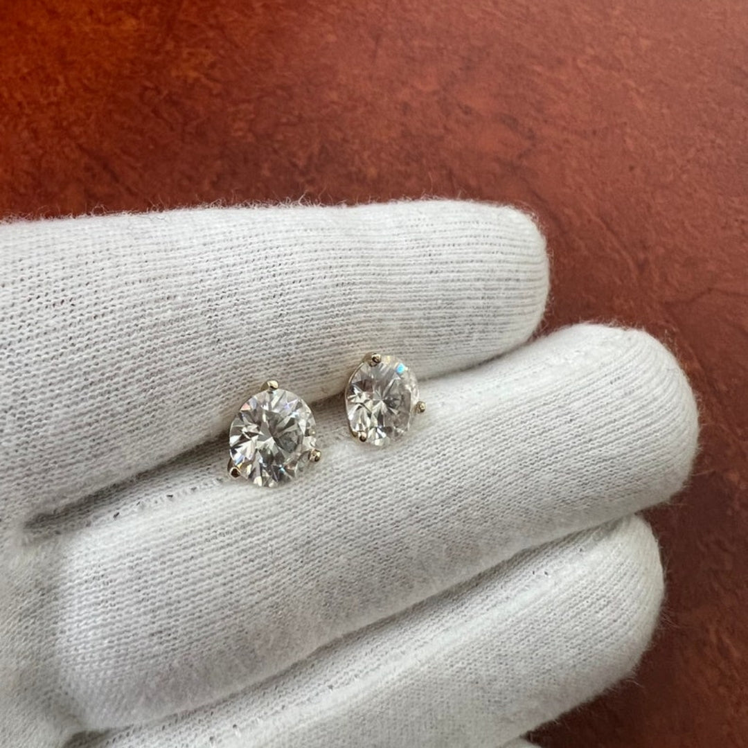 Awesome Round Diamond Earring