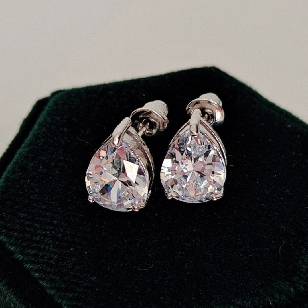 Fantastic Pear Diamond Earring