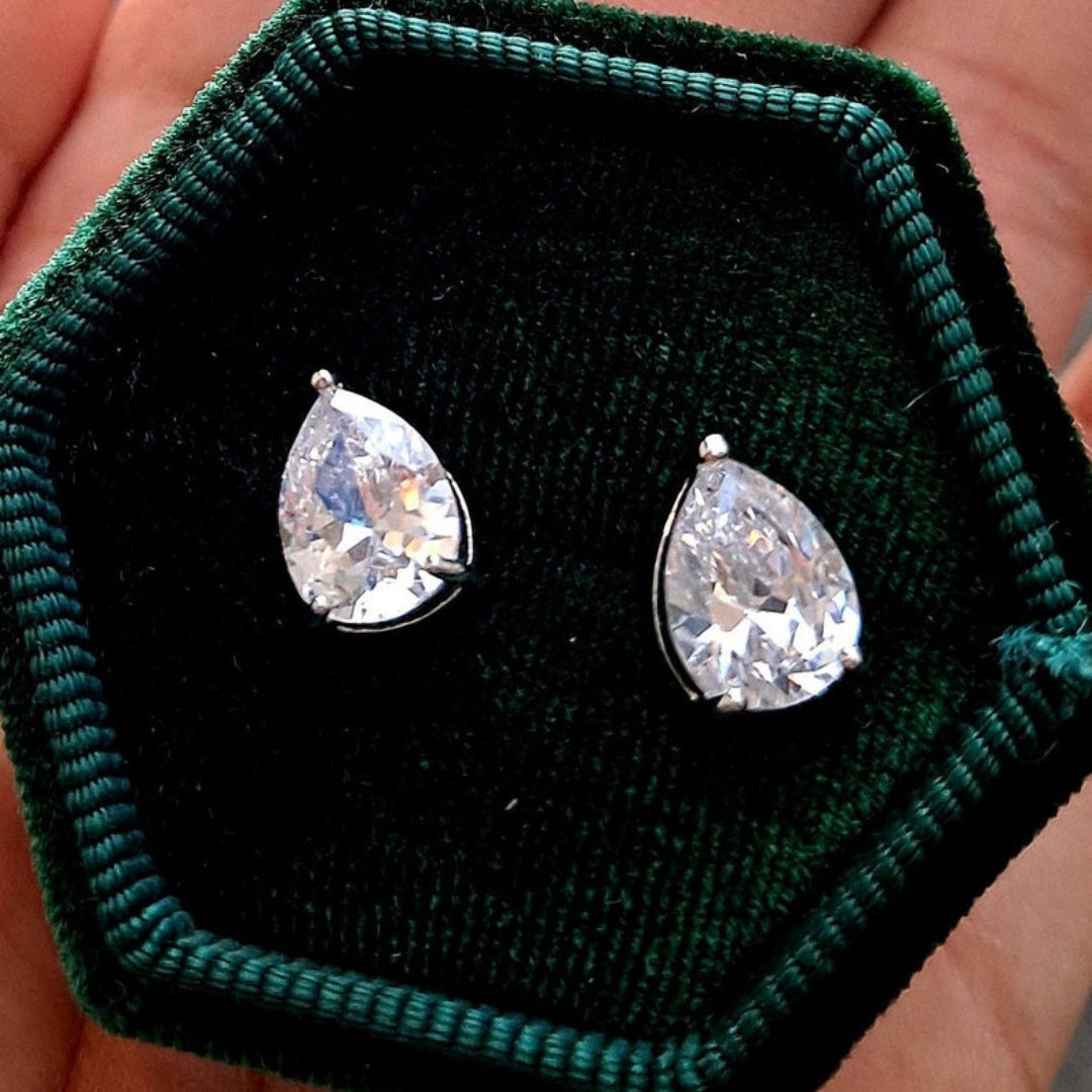 Fantastic Pear Diamond Earring