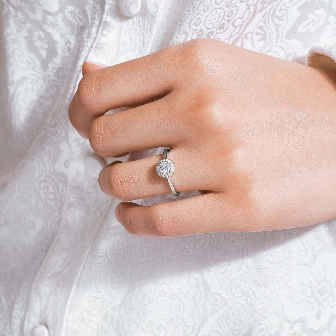 Superior Round Shape Diamond Wedding Ring