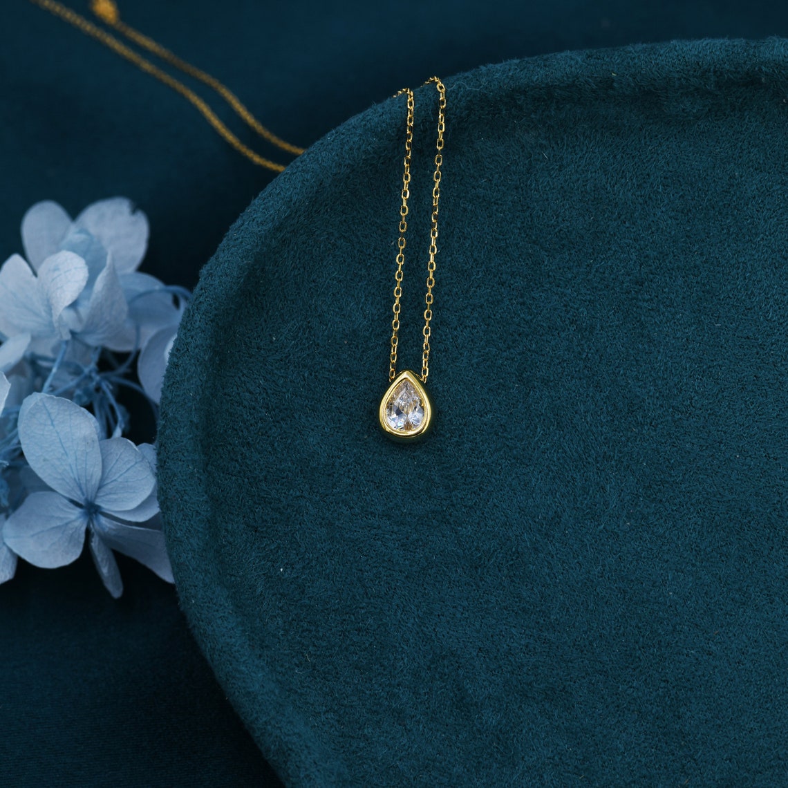 Uniquely Pear Diamond Necklace