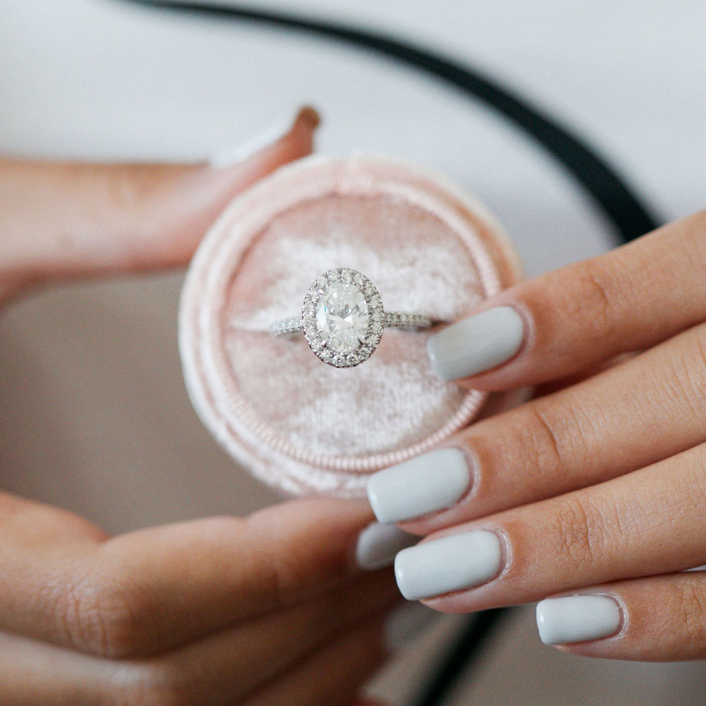 Magnificence Oval Shape Diamond Wedding Ring