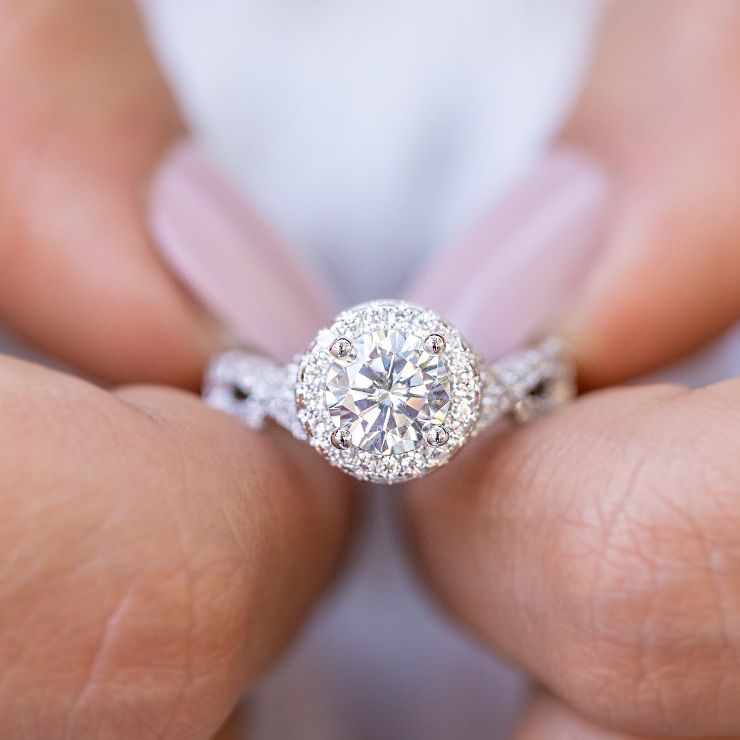 Ornamental Round Shape Diamond Wedding Ring