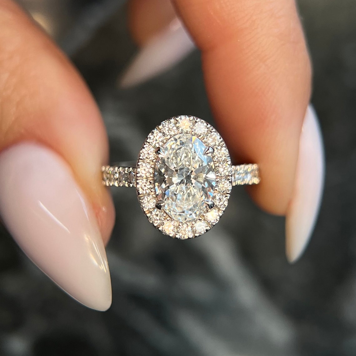 Embellishing Oval Shape Diamond Wedding Ring