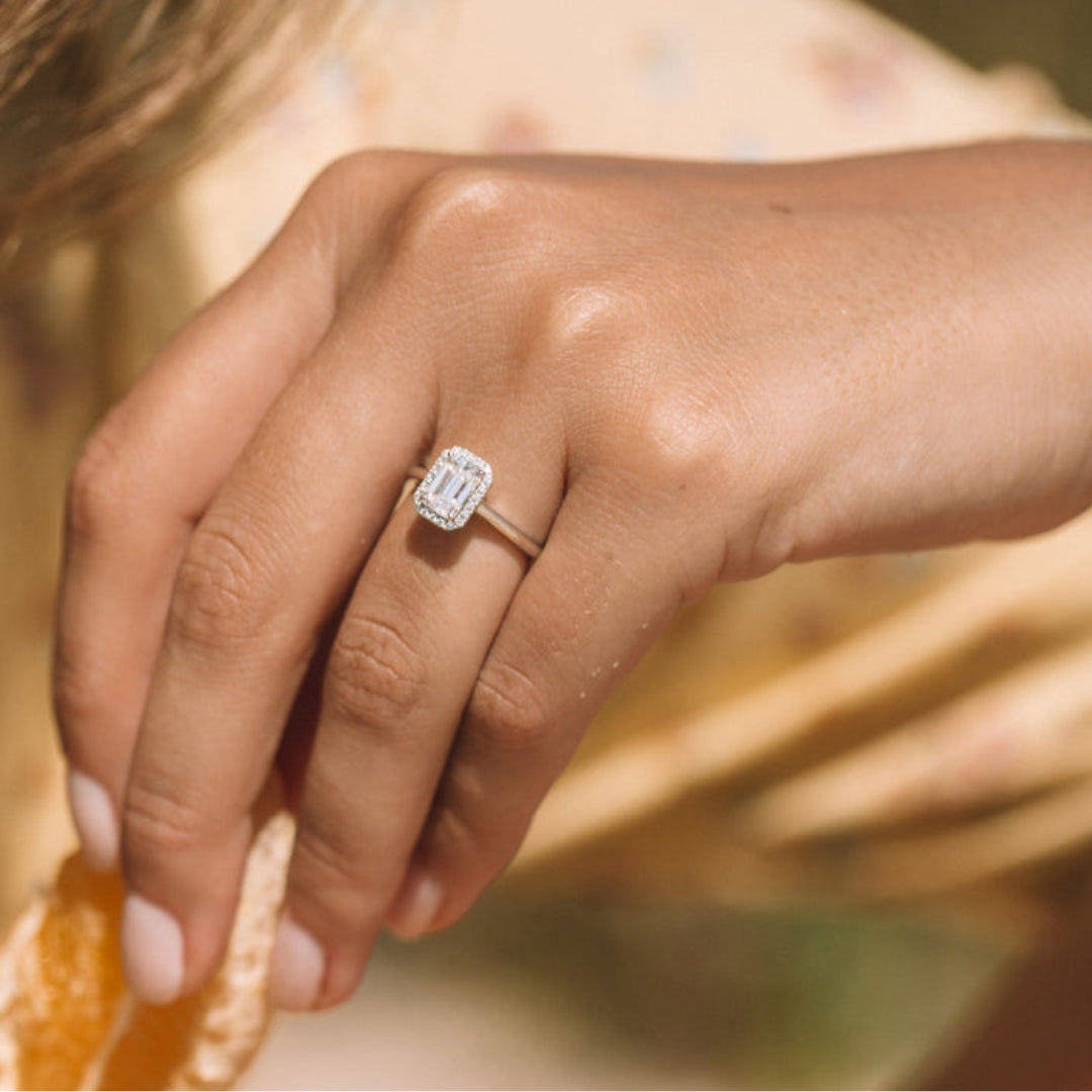Resplendent Emerald Shape Diamond Wedding Ring