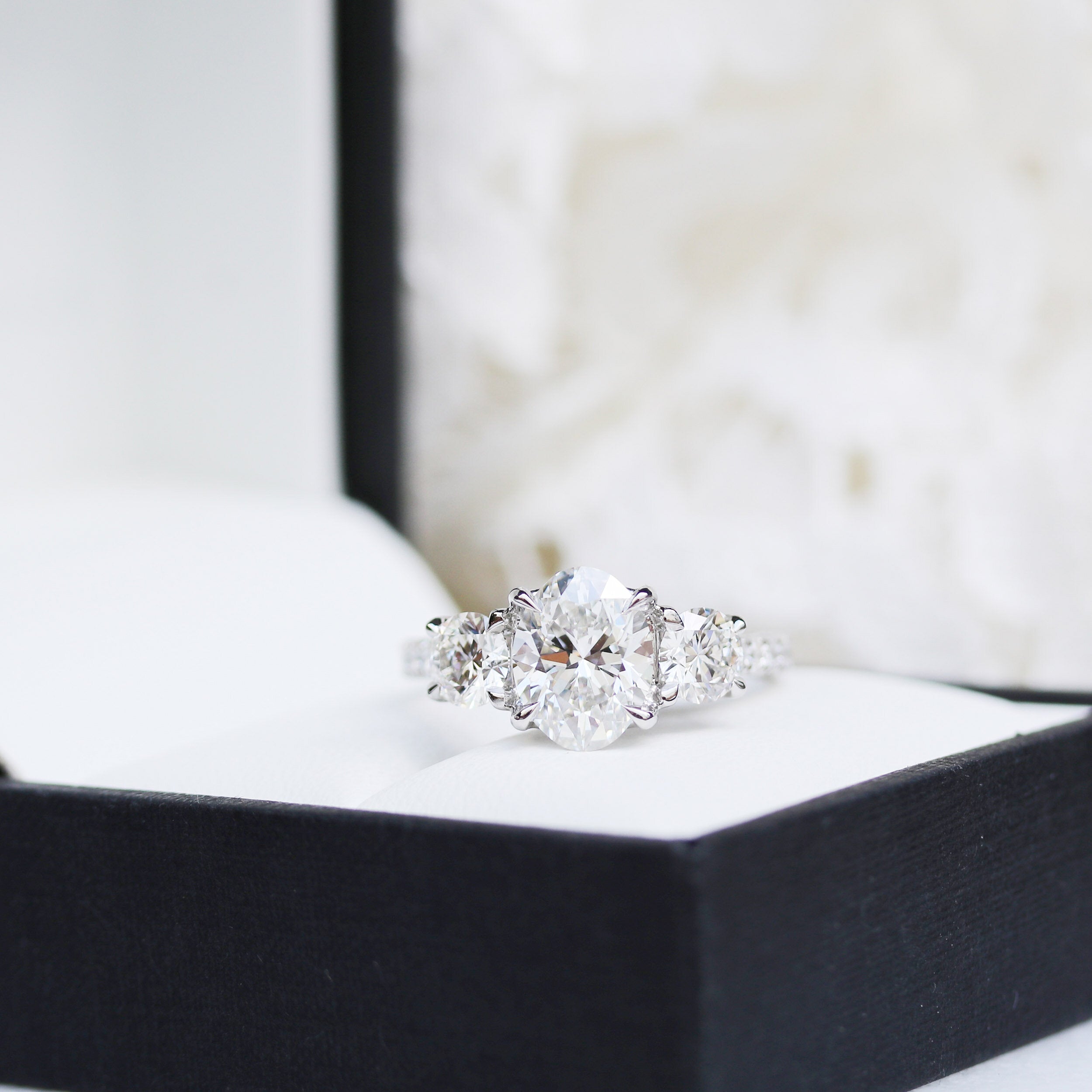 Presentable Oval Shape Diamond Wedding Ring