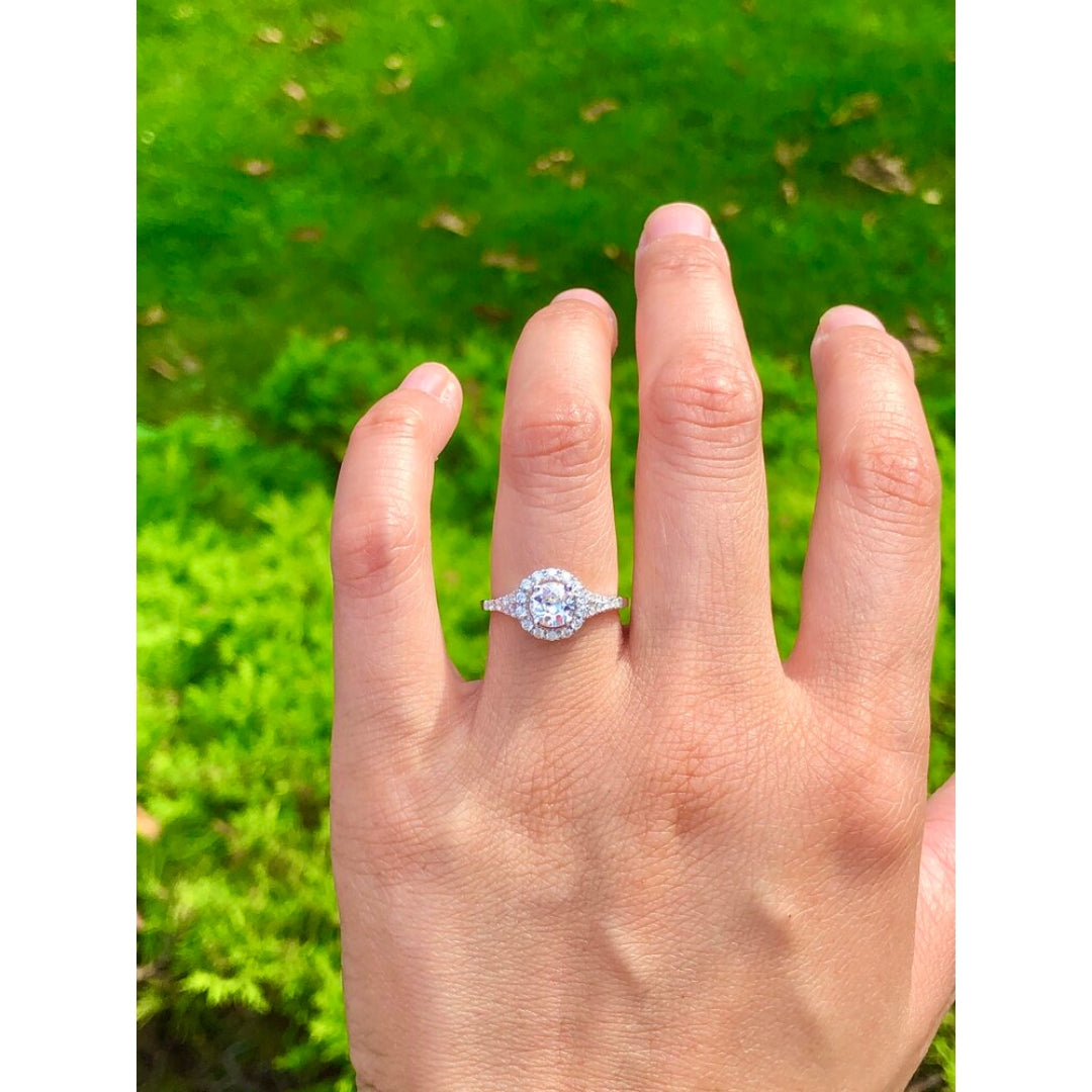 Prettish Round Shape Diamond Wedding Ring