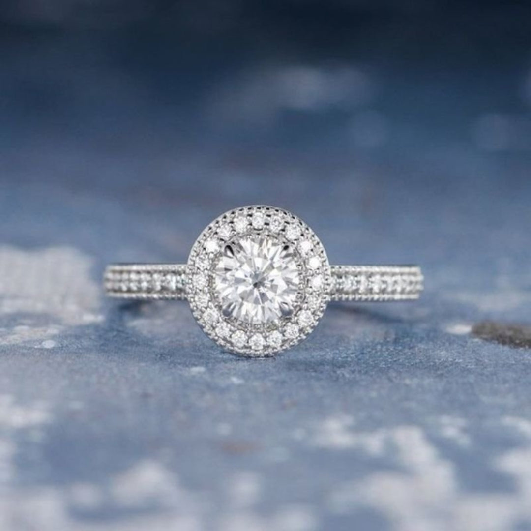 Resinous Round Shape Diamond Wedding Ring