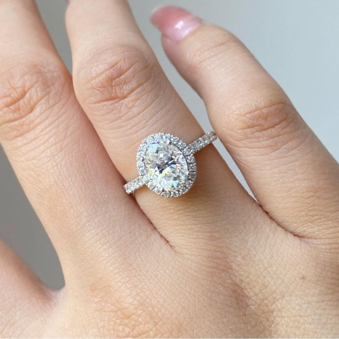 Dazzlingly Oval Shape Diamond Wedding Ring