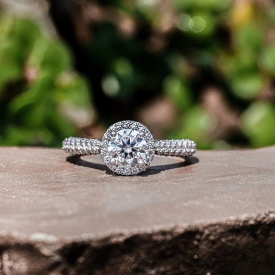 Dazing Round Shape Diamond Wedding Ring