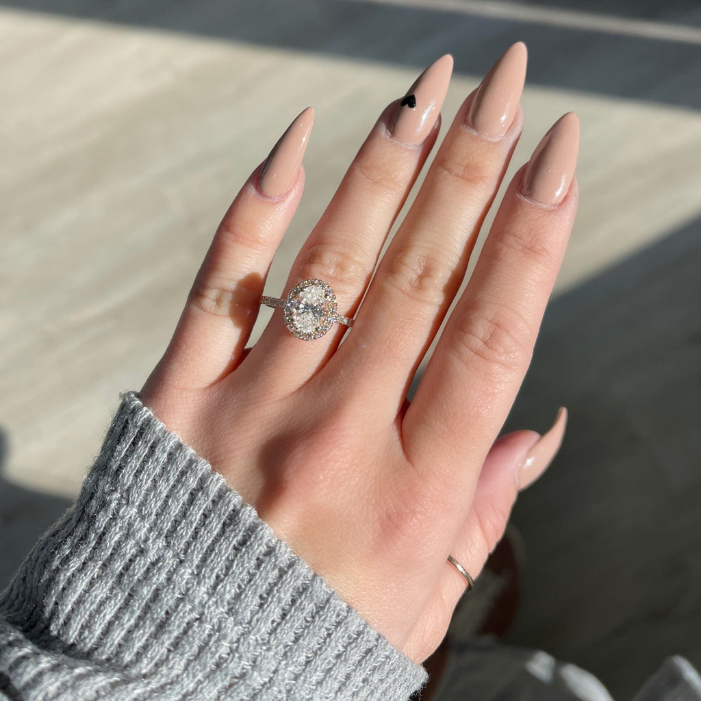 Imposing Oval Shape Diamond Wedding Ring