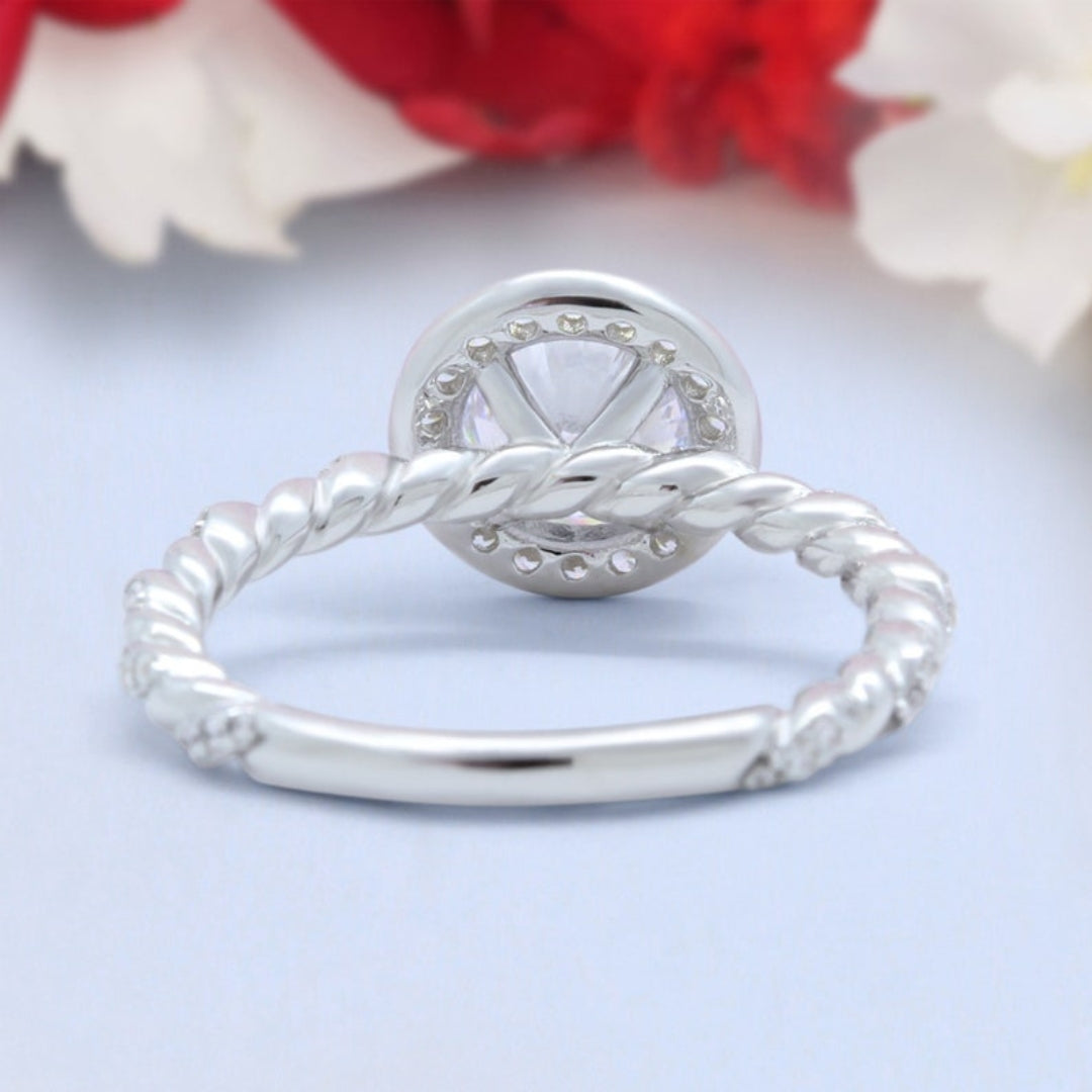 Decent Round Shape Diamond Wedding Ring