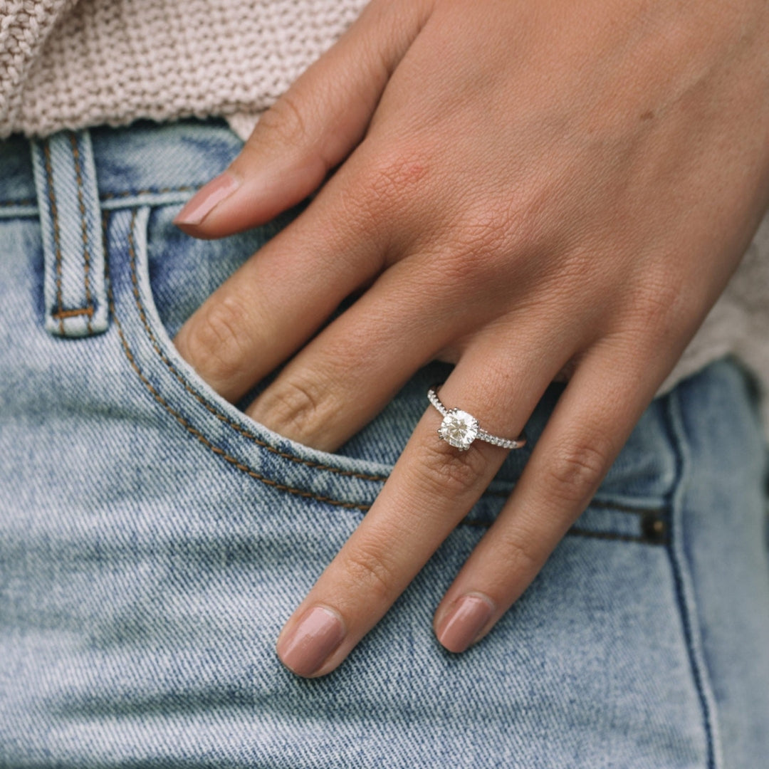 Aglow Round Shape Diamond Wedding Ring