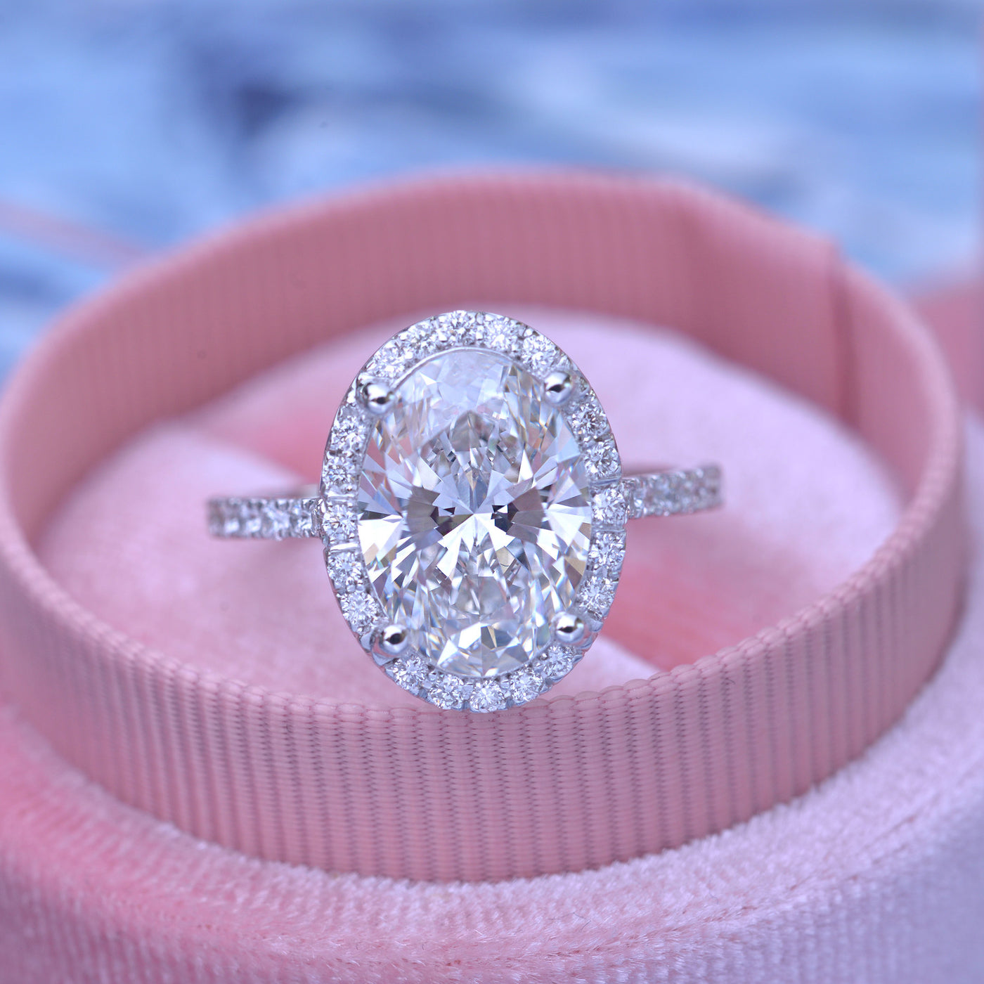 Fantastically Oval Shape Diamond Wedding Ring