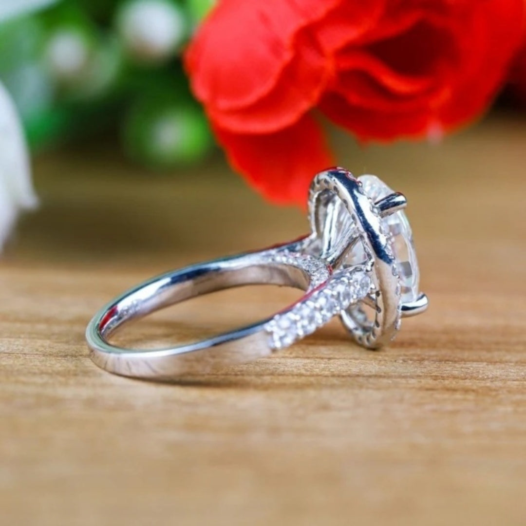 Enticing Oval Shape Diamond Wedding Ring