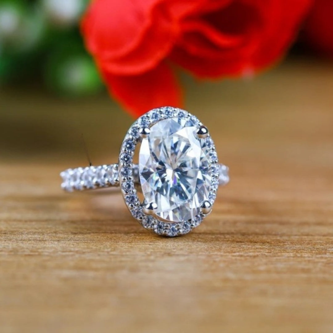 Enticing Oval Shape Diamond Wedding Ring