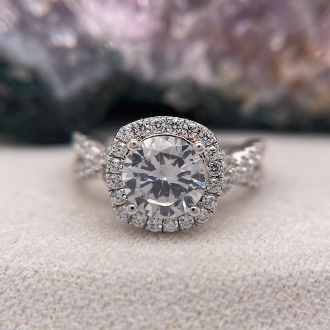 Glitter Round Shape Diamond Wedding Ring
