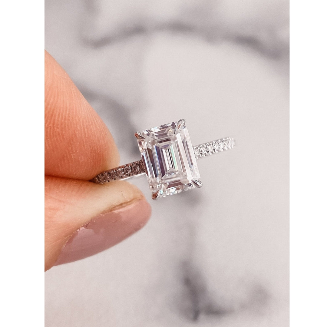 Sparklingly Emerald Diamond Wedding Ring
