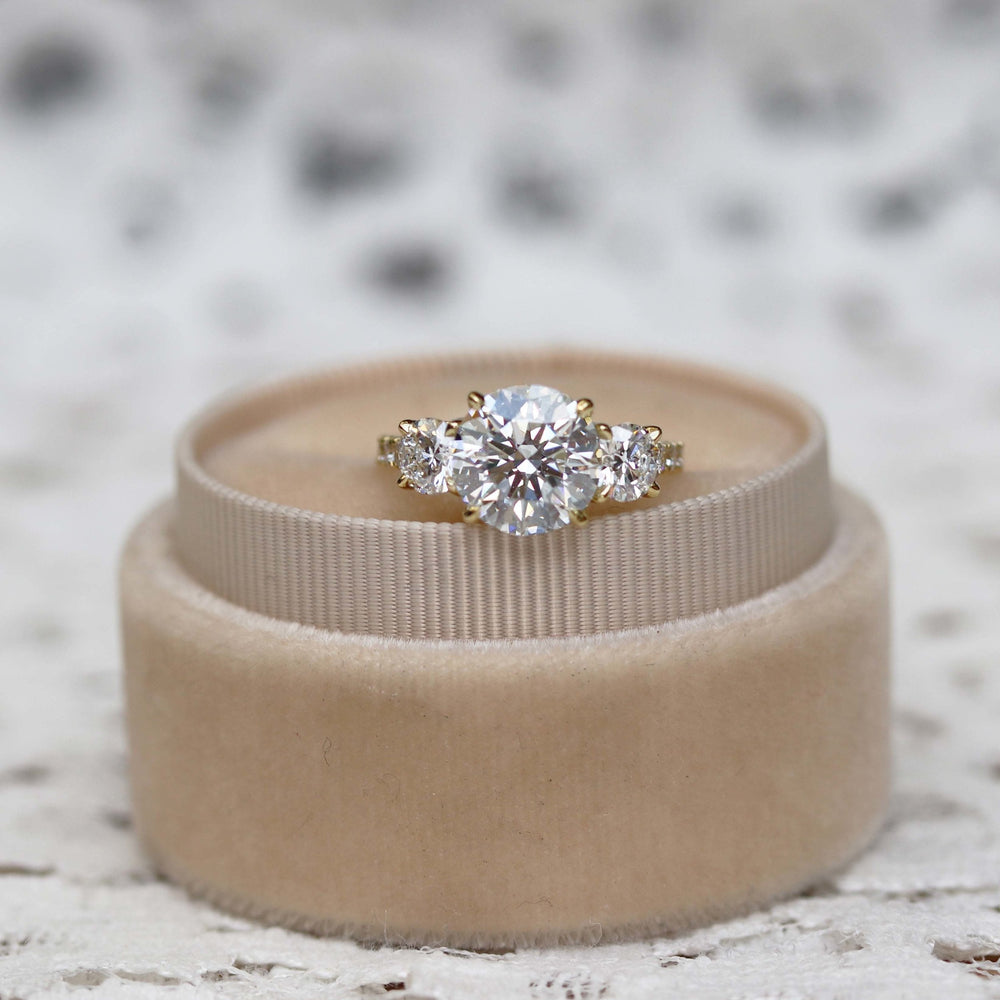 Sparky Round Diamond Wedding Ring