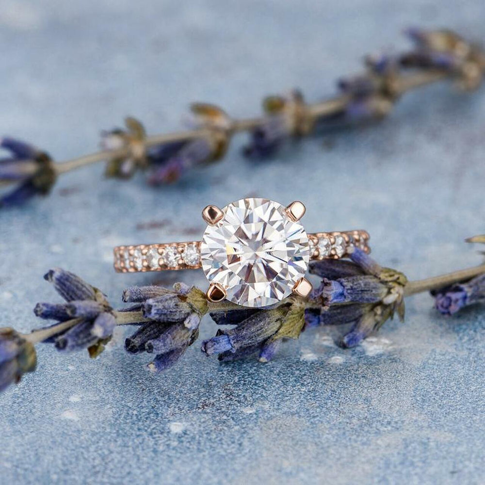 Distinctive Round Diamond Wedding Ring