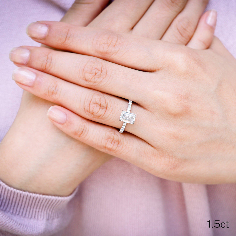 Luxuriant Emerald Diamond Wedding Ring