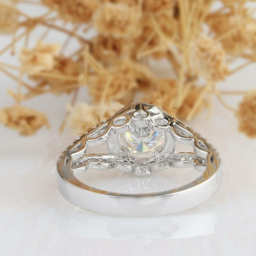 Chic Round Shape Wedding Ring