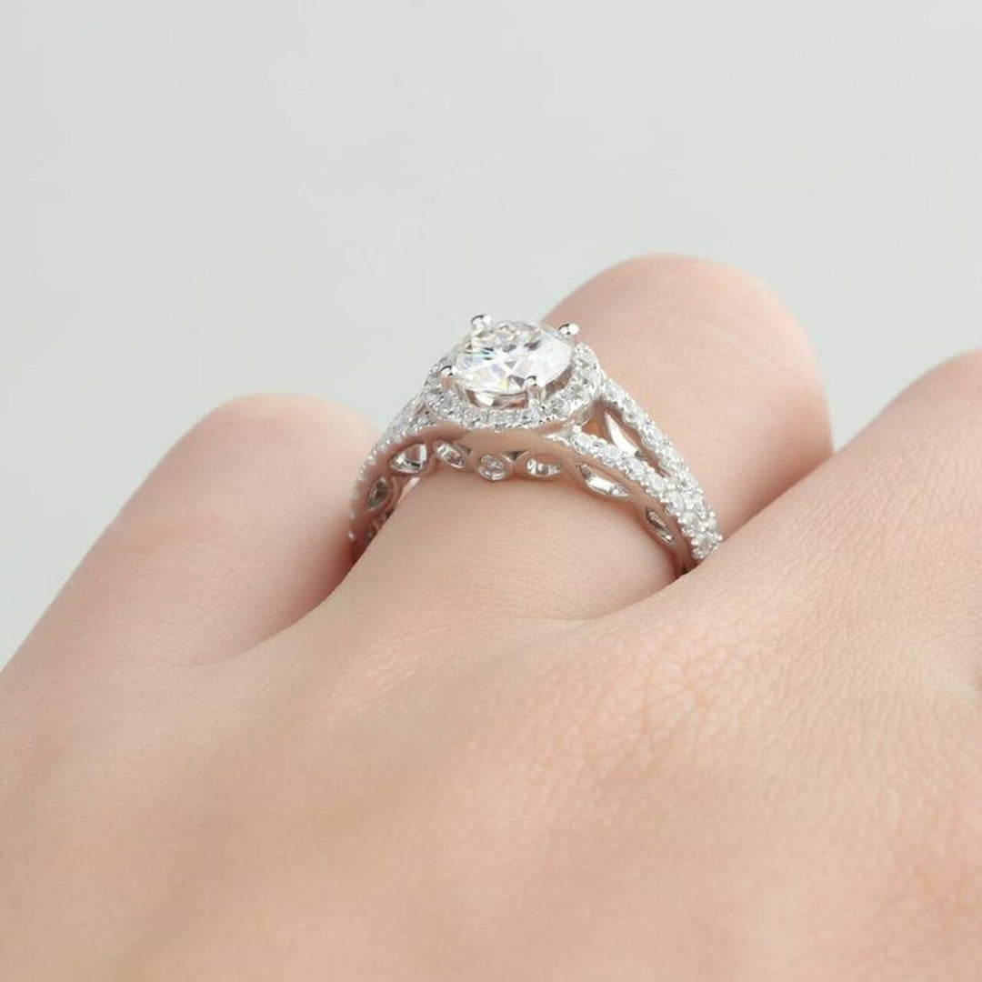 Chic Round Shape Wedding Ring