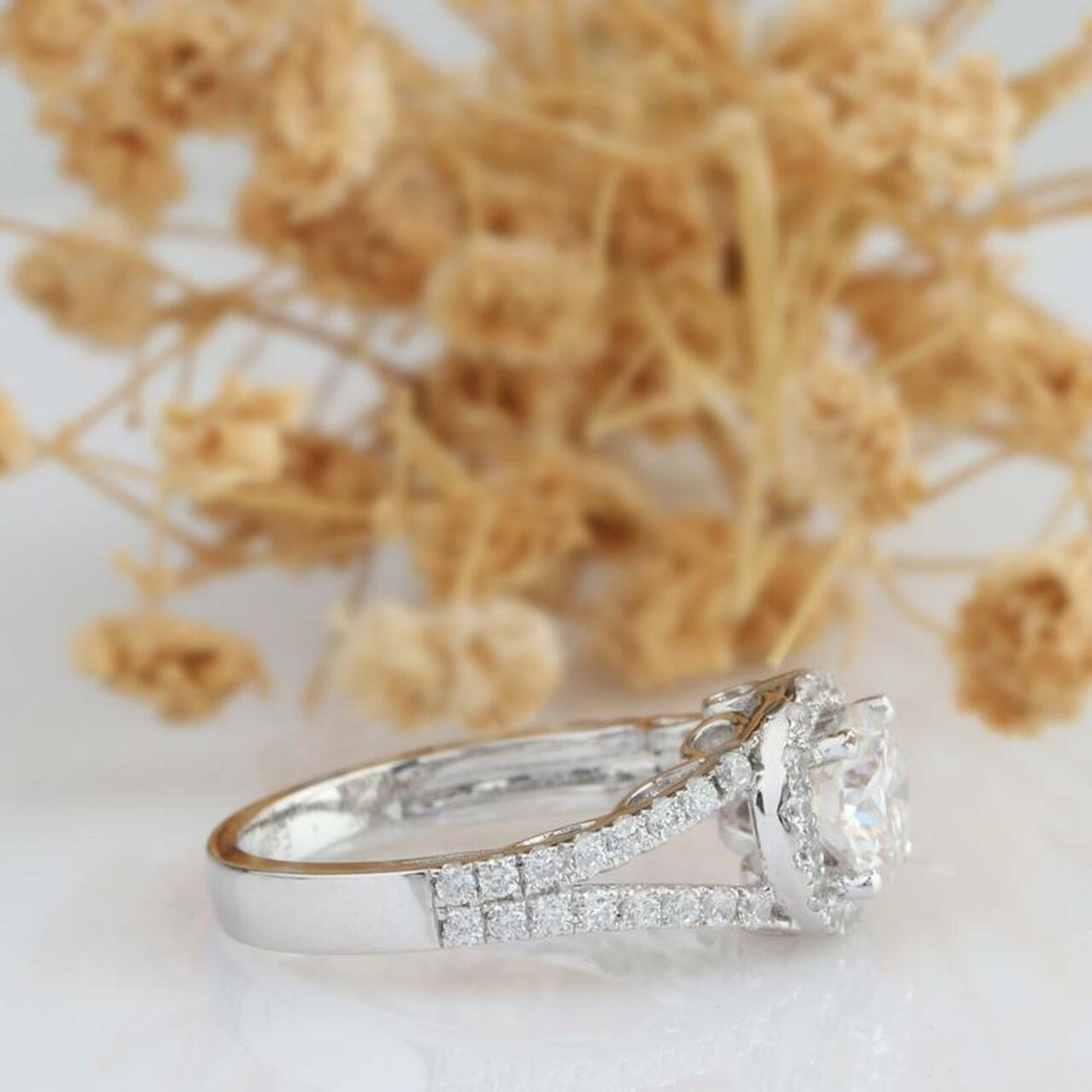 Chic Round Shape Wedding Ring