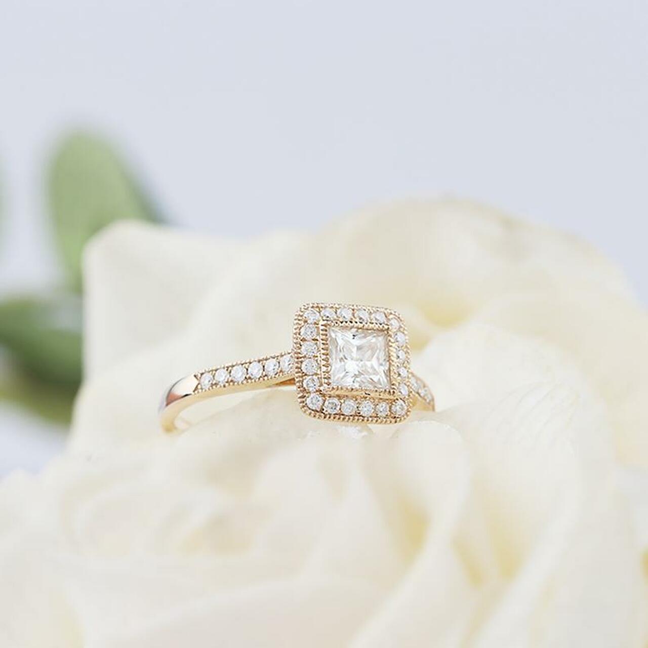 Sparkles Princess Shape Engagement Ring