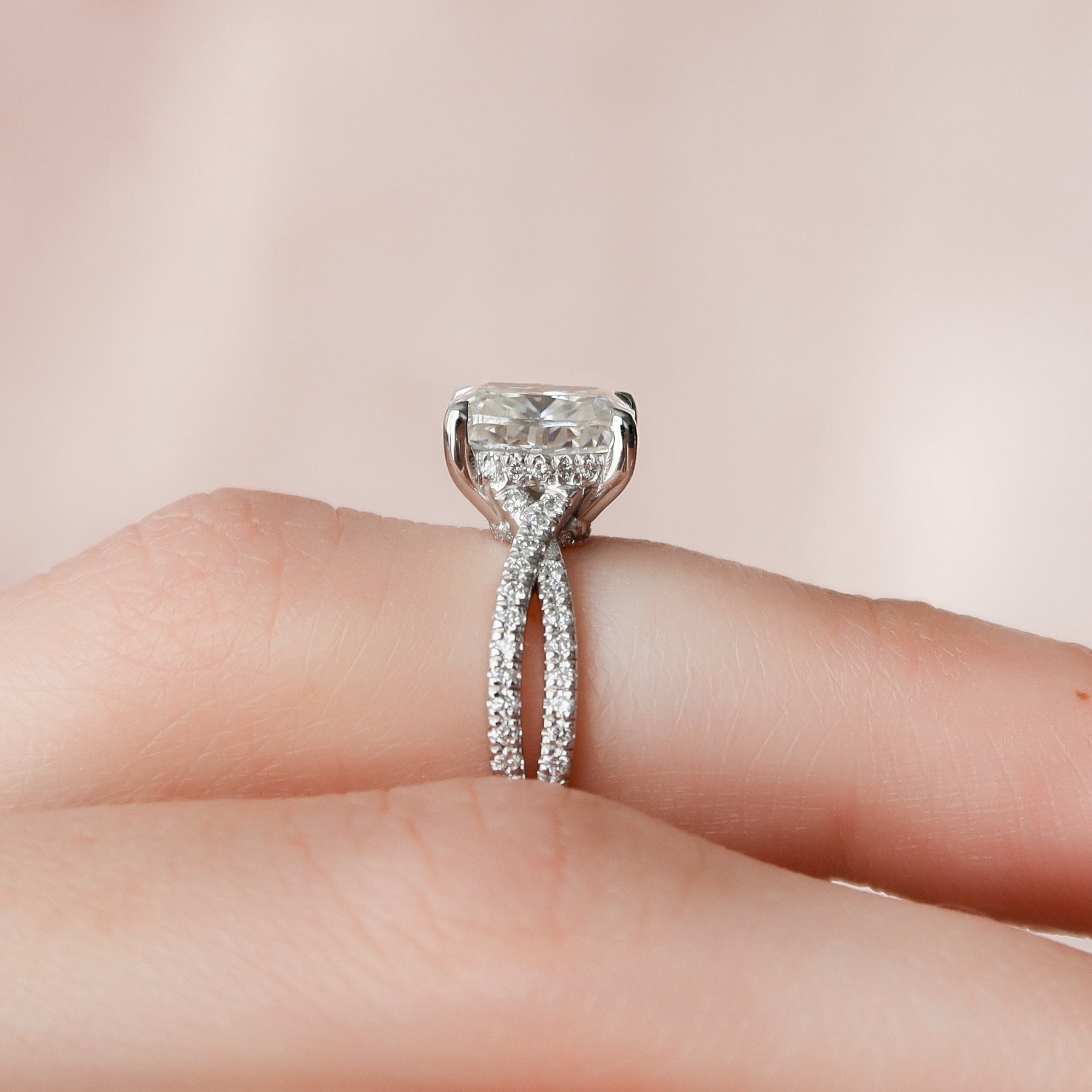 Graceful Radiant Shape Diamond Ring