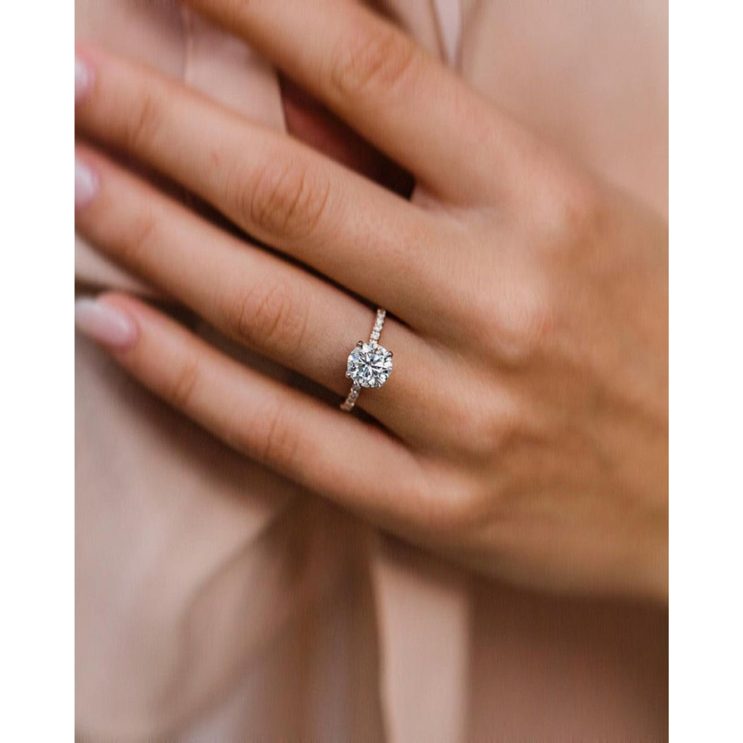 Beautifying Round Shape Diamond Wedding Ring