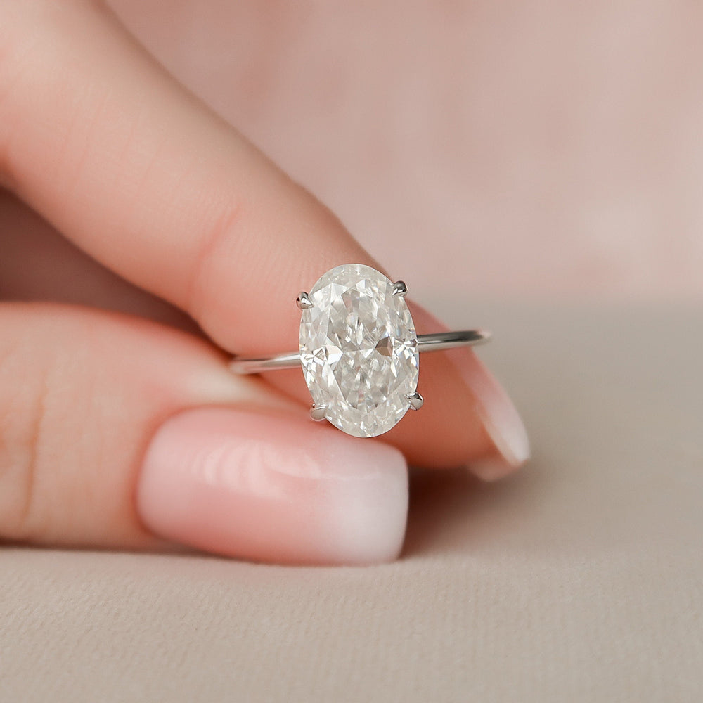 Decently Oval Shape Diamond Wedding Ring