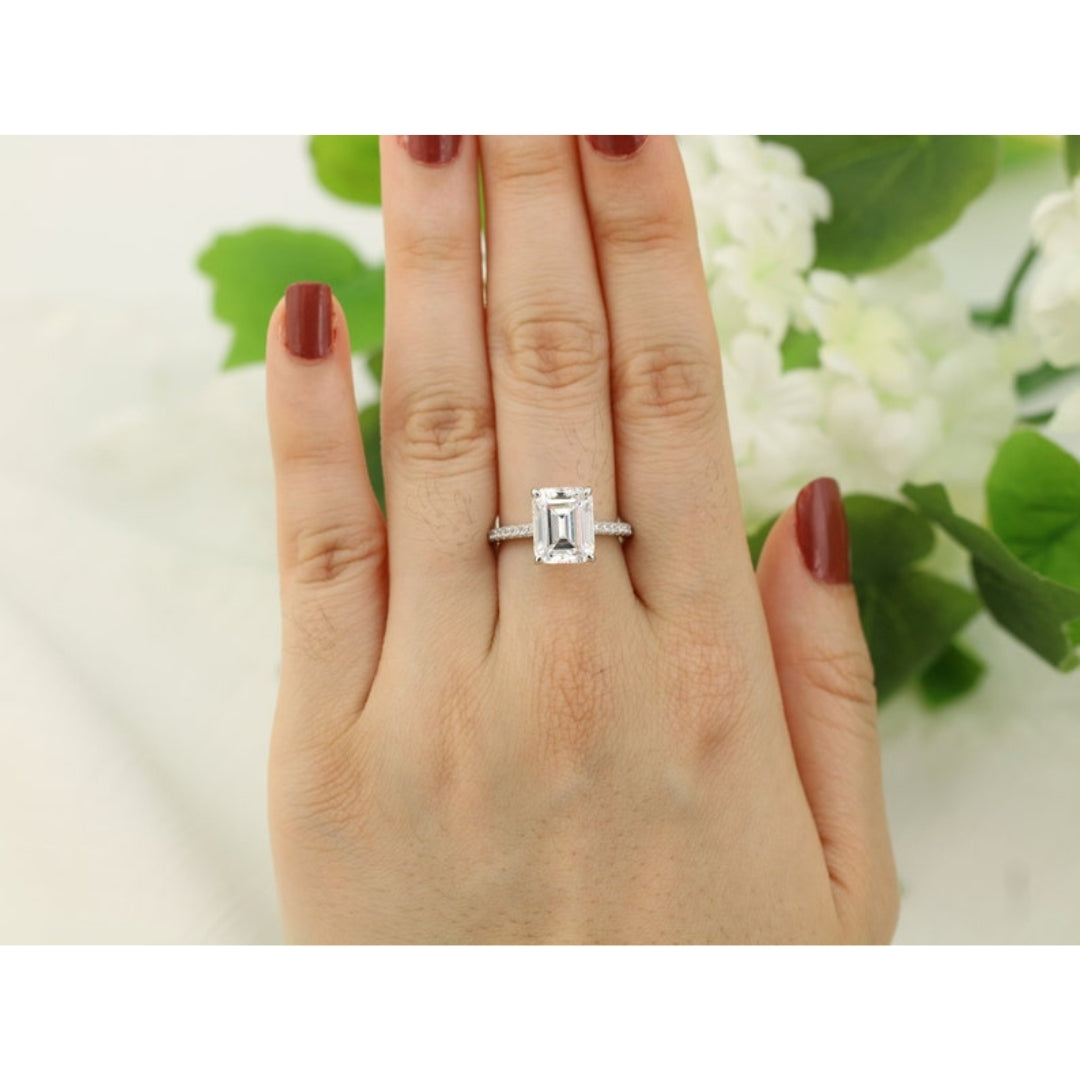 Sumptuousness Emerald Shape Diamond Wedding Ring