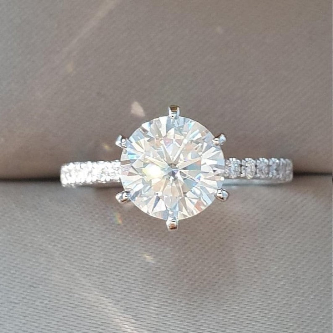 Fanciable Round Shape Diamond Wedding Ring